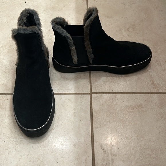 Stuart Weitzman black bootie with fur trim - Picture 4 of 4